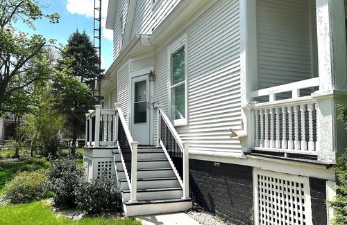 Bloomington Condominio | 2BR Upper Condo in Excellent Area