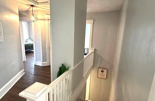 Bloomington Condominio | 2BR Upper Condo in Excellent Area