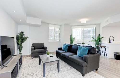 Crystal City Apartamento | 2BR Urban Oasis DC Access with Lux Comforts