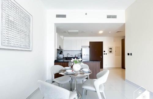 International City Apartamento | 2BR Vibe Spot l Pool Access & Stunning City Views