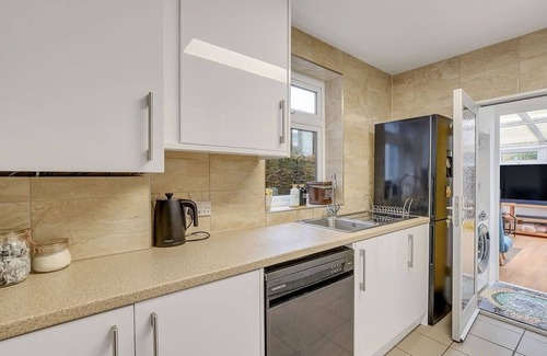 William Morris Apartamento | 2BR Victorian Home - Perfect for Cozy Getaways