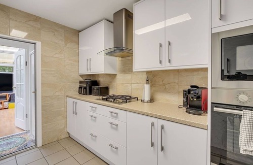 William Morris Apartamento | 2BR Victorian Home - Perfect for Cozy Getaways