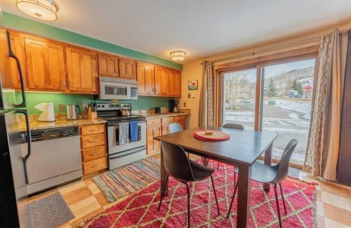 Crested Butte Condominio | 2br View Ski Lodge | Hot Tub, Pool, Ski Bus