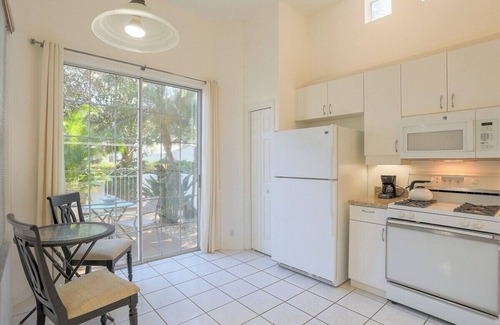 Braden River Casa | 2BR villa centrally located in University Park - Forest View