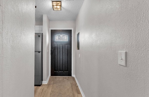 Winter Haven Condominio | 2BR Waterfront Condo w/ Pool access, Dock, Patio Views & 3 Miles from LEGOLAND