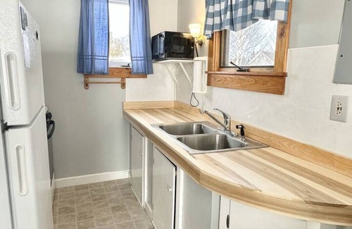 Bass Harbor Casa | 2BR Waterfront Pet Friendly Tiny Home! [Shipwreck]