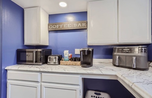 Scenic Heights Apartamento | 2BR Wellness Retreat in Arvada | Cold Plunge