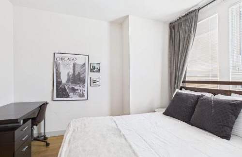 Ukrainian Village Apartamento | 2BR with Soaking Tub Just 10 Min to Downtown