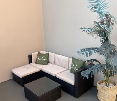 Westlake South Apartamento | 2BR with two Balconies & Parking DTLA!