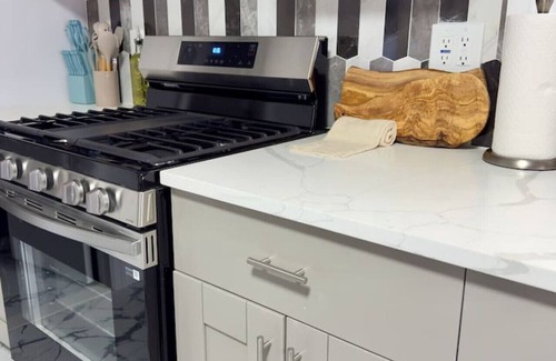 Bayonne Apartamento | 2BR with Washer/Dryer | Near NYC