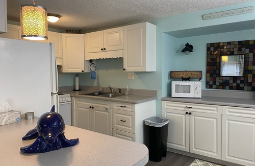 Myrtle Beach Cabaña | 2BR1BA Close to Beach! Ocean Lakes! Golf cart incl. BR Remodeled. Newly Painted.