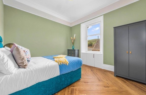 Galashiels Apartamento | 2D Channel Street, Galashiels, TD1 1BA · Stylish 4 Bed-Town Centre