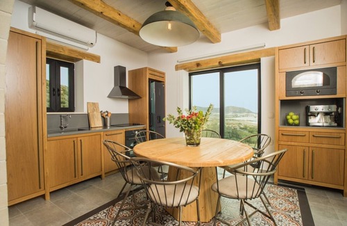 Falassarna Villa | 2 Jacuzzi dentro y al aire libre ★ 2 Piscina climatizada ★ 2 Sauna ★ 14 plazas