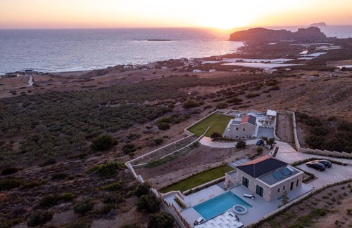 Falassarna Villa | 2 Jacuzzi dentro y al aire libre ★ 2 Piscina climatizada ★ 2 Sauna ★ 14 plazas
