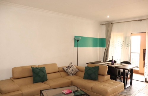 Bedfordview Apartamento | 2km from Bedford center and 3 km from East Gate mall, and 12km from Maboneng.