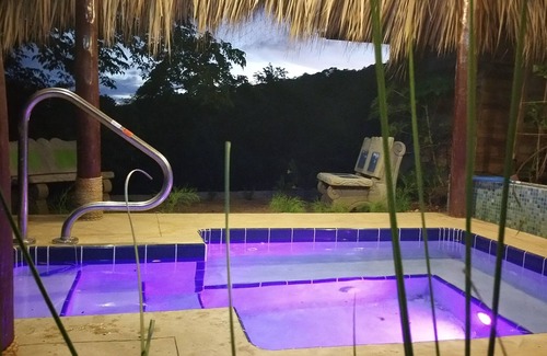 San Juan del Sur Casa | 2 km de la ciudad totalmente equipada 2B / 2B con jacuzzi al aire libre y piscina compartida