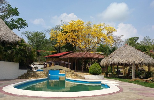 San Juan del Sur Casa | 2 km de la ciudad totalmente equipada 2B / 2B con jacuzzi al aire libre y piscina compartida