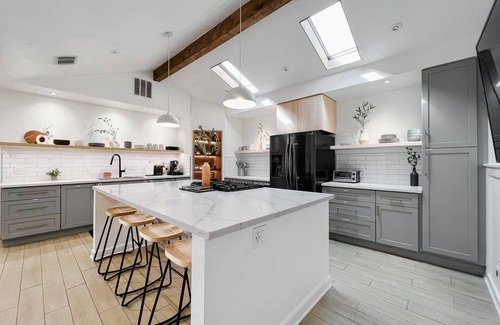 Clodine Casa | 2kngs custom design experience new clean