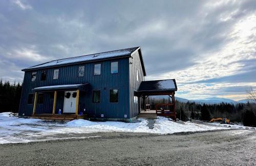 Franconia Casa | 2M New rustic contemporary home with stunning views, great amenities and perfect private location.