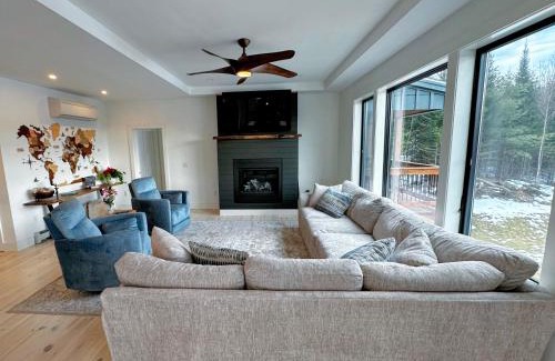 Franconia Casa | 2M New rustic contemporary home with stunning views, great amenities and perfect private location.