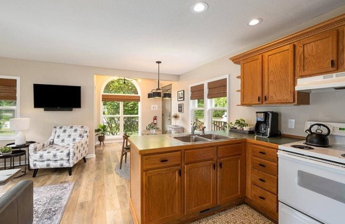 Saugatuck Casa | 2min walk downtown|Pet Friendly|Offstreet Parking