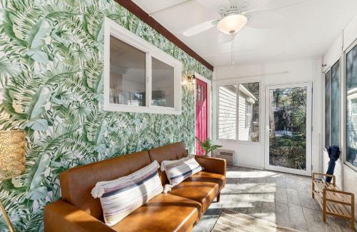 Folly Beach Casa | 2nd Block E Huron - Keep Palm - Adorable House Minutes from the Beach