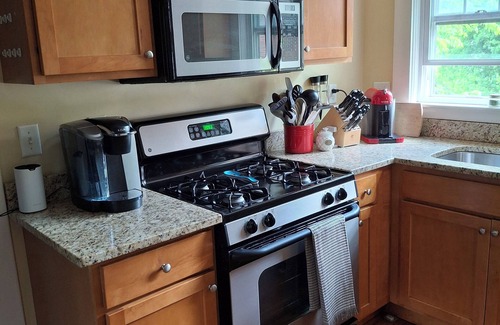 Readville Casa | 2nd Floor Apartment 5 minutes to the subway to Boston & Cambridge.