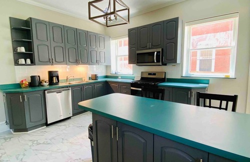 Academy - Sherman Park Casa | 2nd Floor Apartment Historic Mansion. Sleeps up to 6!