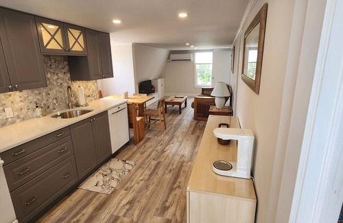 Beach Haven Gardens Casa | 2nd Floor Beach retreat, 2 blocks from beach on bay block, dog friendly