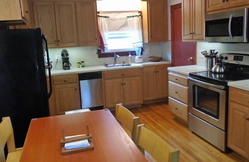 Ansonia Apartamento | SOLEADO APARTAMENTO DE 1 DORMITORIO CERCA DE NEW HAVEN, YALE, SIKORSKY Y AREA HOSPITALS