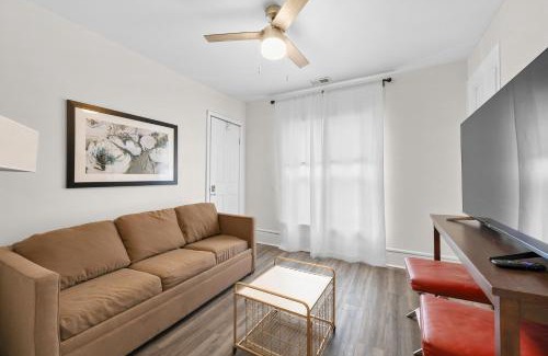 Mexicantown - Southwest Detroit Casa | 2nd-Floor Retreat in Vibrant Detroit 2 Bedroom