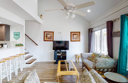 Cinnamon Shore Condominio | 2nd Floor, Shared Pool, Boardwalk to Beach