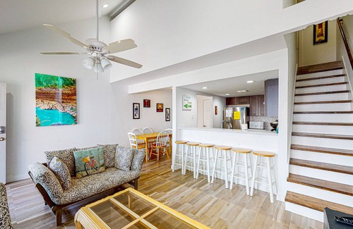 Cinnamon Shore Condominio | 2nd Floor, Shared Pool, Boardwalk to Beach