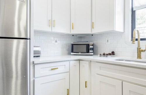 East New York Casa | 2nd Floor Unit · NY Large Private 3BD WshDyr/Parking/5min train