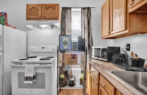 St. Paul's Park Apartamento | 2nd flr Paradise downtown Allentown! Secured parking lot
