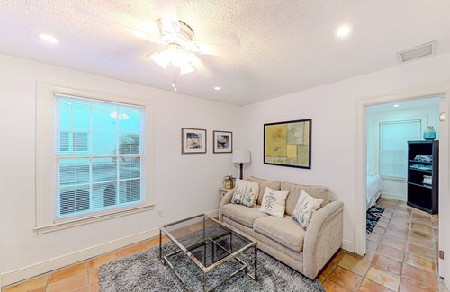 Old Northwood Cabaña | 2nd-story apartment with central AC & stackable W/D - near beach/attractions