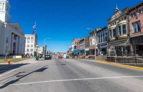 Winchester Apartamento | 2nd Story Historic Downtown 2BR with Modern Amenities