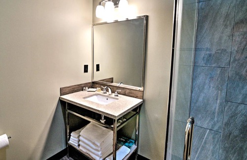 Hickory Casa | 2nd Street Inn Room #10