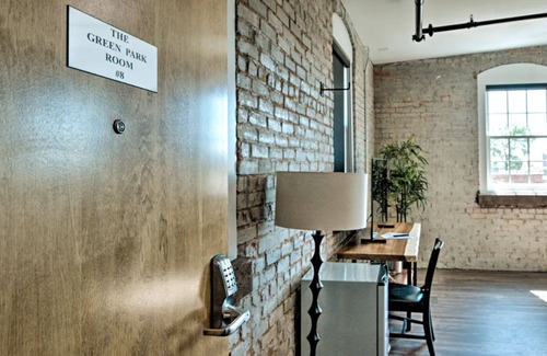 Hickory Casa | 2nd Street Inn Room #8