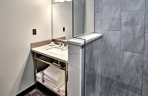 Hickory Casa | 2nd Street Inn Room #8