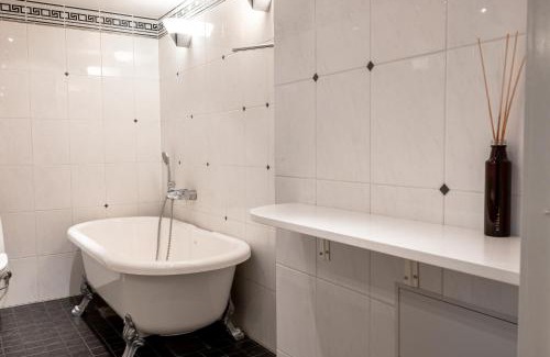 Helsinki City Centre Apartamento | 2ndhomes Luminous & Modern 107m2 Penthouse in Kruununhaka