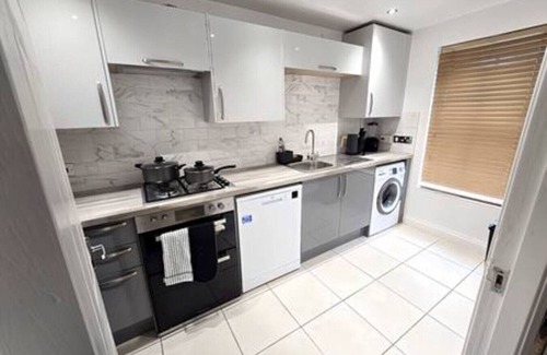 Bilston Apartamento | 2ndHomeStays I Bilston I Contractor-Friendly House