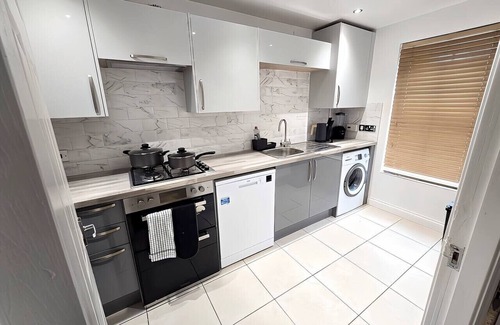 Bilston Apartamento | 2ndHomeStays I Bilston I Contractor-Friendly House