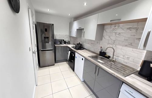 Bilston Apartamento | 2ndHomeStays I Bilston I Contractor-Friendly House