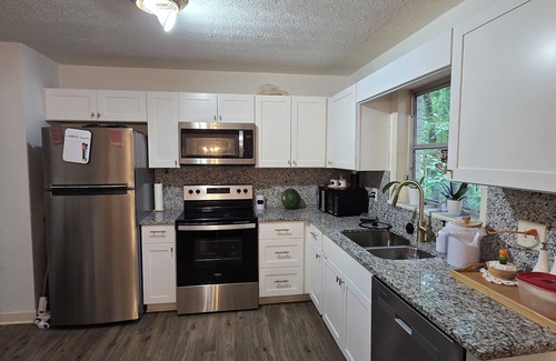 Marietta Casa | No cleaning fee and affordable rates. The Room 2