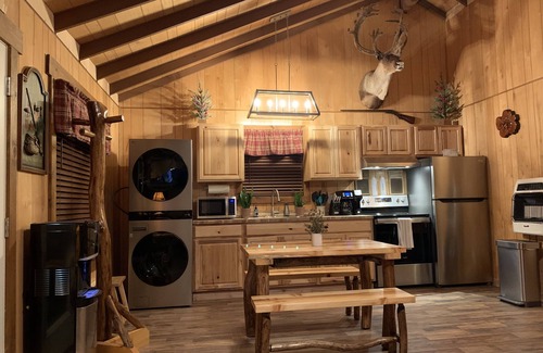 New Rumley Cabina | 2Q Cabin near Leesville Lake ~Pets welcome~