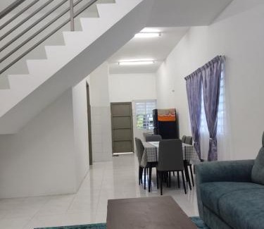 Bota Casa | 2storey Asraf's homestay