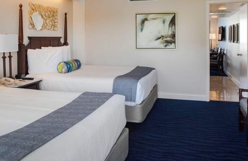 Brightwater Hotel | 2xTropical View Villa w/ Balcony 2 Queen Beds Room at Island Grand at TradeWinds
