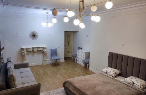 Almaty Apartamento | 3-комнатная в ЖК Вавилон с видом на горы 8 спальных мест