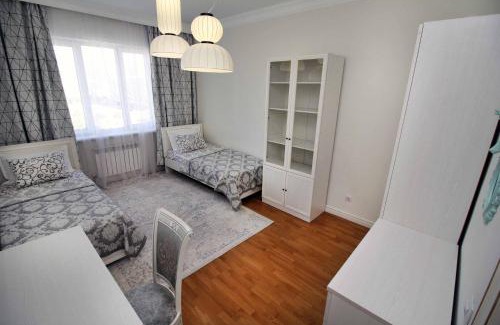 Almaty Apartamento | 3-комнатная в ЖК Вавилон с видом на горы 8 спальных мест